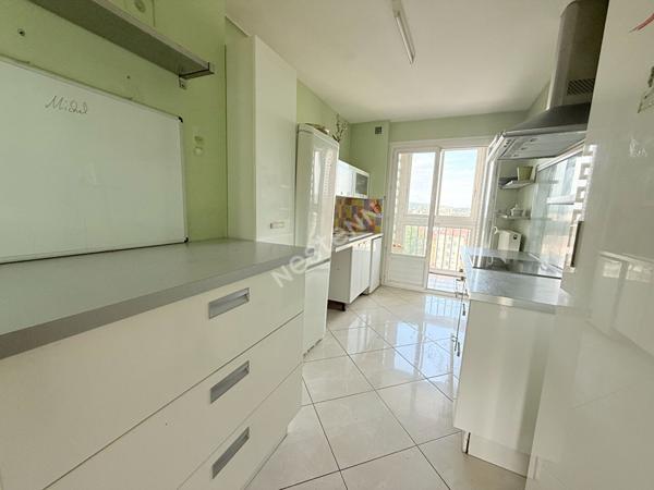 Appartement T4 Villeurbanne GRAND CLEMENT, dernier étage, traversant Nord Sud, cuisine équipée, balcon, loggia, cave , garage