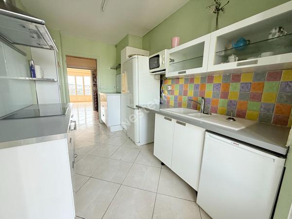 Appartement T4 Villeurbanne GRAND CLEMENT, dernier étage, traversant Nord Sud, cuisine équipée, balcon, loggia, cave , garage