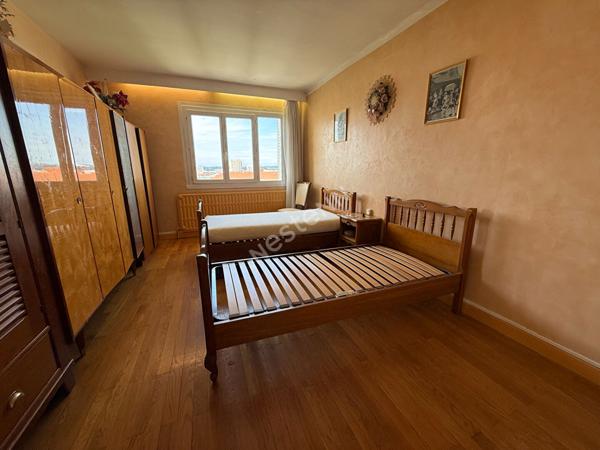 Appartement T4 Villeurbanne GRAND CLEMENT, dernier étage, traversant Nord Sud, cuisine équipée, balcon, loggia, cave , garage