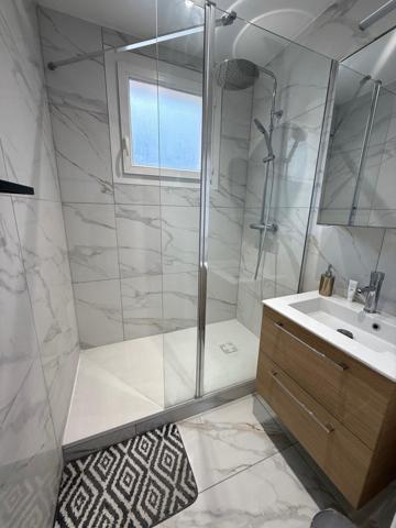 2 chambres et balcons au coeur de La Garde