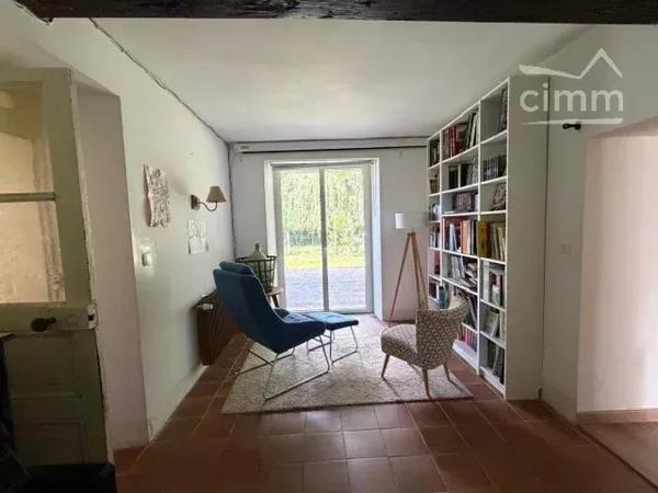 Nicolas Cimm vous propose cette maison de caractère proche du bourg de Nozay.