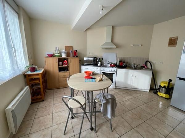 ANDOUILLE "Centre" Maison de bourg - 3 chambres - terrain clos - garage motorisé