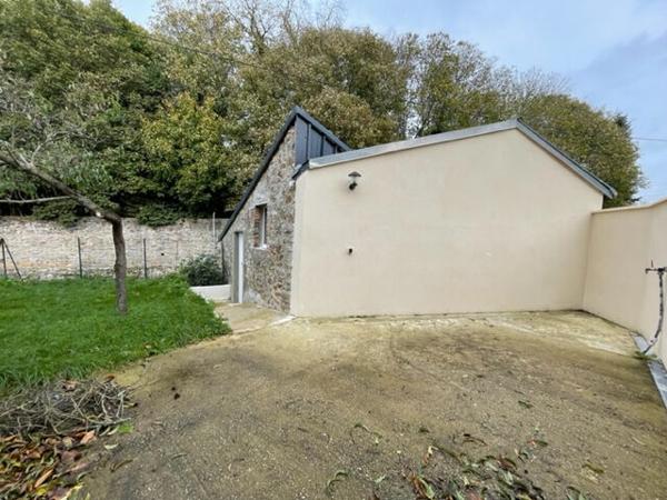 ANDOUILLE "Centre" Maison de bourg - 3 chambres - terrain clos - garage motorisé