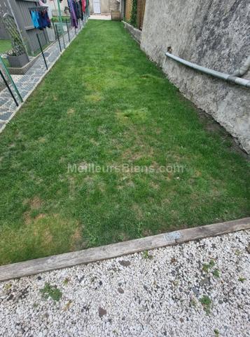 Maison mitoyenne rénovée avec véranda et jardin