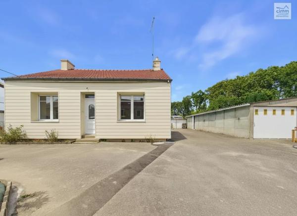 Idéalement située en plein centre de Guipry-Messac, venez découvrir cette maison de plain-pied entièrement rénovée.