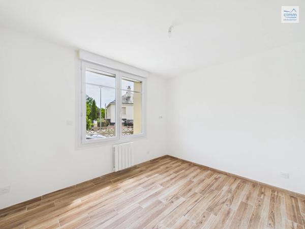 Idéalement située en plein centre de Guipry-Messac, venez découvrir cette maison de plain-pied entièrement rénovée.