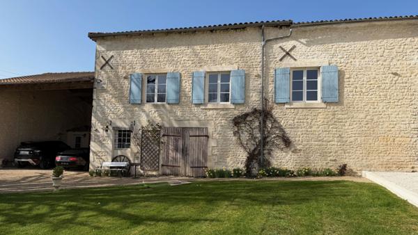 Elégante Maison de Maître avec 5 chambres d'hôtes Saint-Jean-d'Angély (17400)