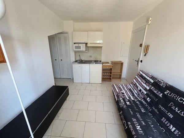 A LOUER STUDIO MEUBLE