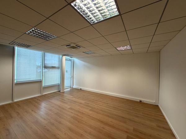 A LOUER - BUREAUX 210 M2 - LACROIX SAINT OUEN PARC TERTIAIRE ET SCIENTIFIQUE
