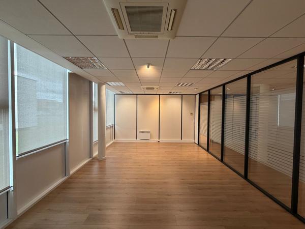 A LOUER - BUREAUX 210 M2 - LACROIX SAINT OUEN PARC TERTIAIRE ET SCIENTIFIQUE