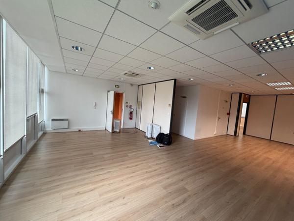 A LOUER - BUREAUX 210 M2 - LACROIX SAINT OUEN PARC TERTIAIRE ET SCIENTIFIQUE