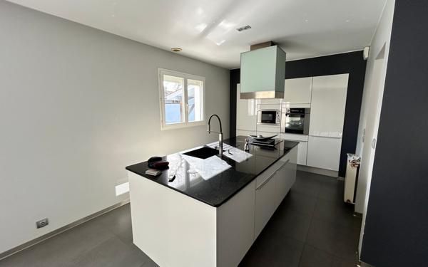 Maison à vendre    4 pièces •  Villenave-d'Ornon