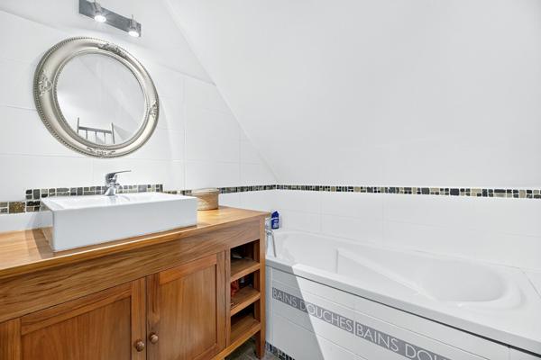 Maison de charme du 19 ème siècle entièrement restaurée avec jardin et piscine. Bassilac