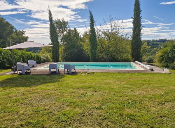 Maison de charme du 19 ème siècle entièrement restaurée avec jardin et piscine. Bassilac