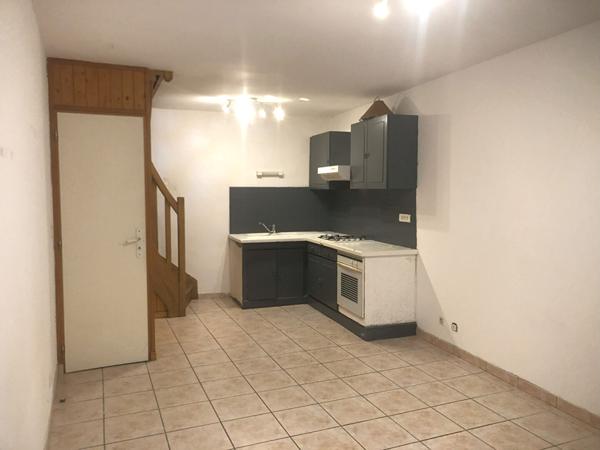 Maison de village sur 2 niveaux, Saint Genix Les Villages