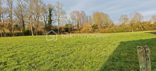 HSituation stratégique :
    • Tarbes & Pau : 25 minutes
    • Soumoulou, Vic-en-Bigorre, Lembeye : 20 minutes
    • Écoles et collège : 10 minutes
    • Lycée avec ramassage scolaire
🎒 Parfait pour une résidence principale ou un projet de vie au calme, sans renoncer à l’accès rapide aux pôles urbains et à leurs commodités.

 de /Informations avant visite disponibles au  06 41 46 70 80 >> 7/7  de 9H30 à 20H30.