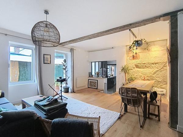 EXCLUSIVITÉ Maison de ville pleine de charme rénovée à FENEU