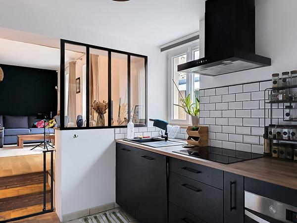 EXCLUSIVITÉ Maison de ville pleine de charme rénovée à FENEU