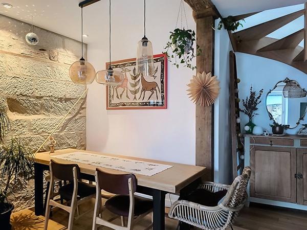 EXCLUSIVITÉ Maison de ville pleine de charme rénovée à FENEU