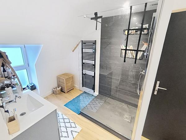 EXCLUSIVITÉ Maison de ville pleine de charme rénovée à FENEU