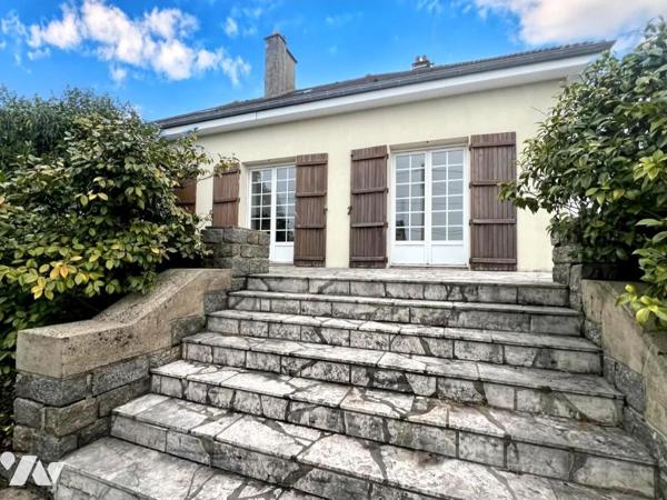 Maison traditionnelle, 4 ch, sous-sol, terrain à LA FERTE MACE