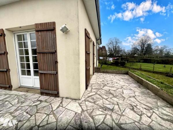 Maison traditionnelle, 4 ch, sous-sol, terrain à LA FERTE MACE