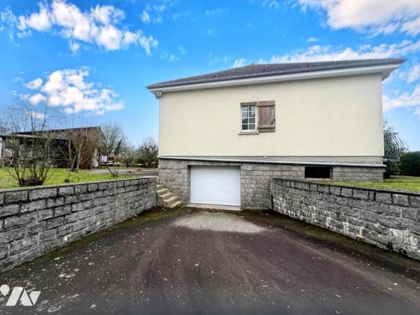 Maison traditionnelle, 4 ch, sous-sol, terrain à LA FERTE MACE