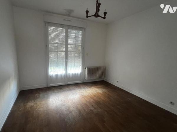 Maison traditionnelle, 4 ch, sous-sol, terrain à LA FERTE MACE