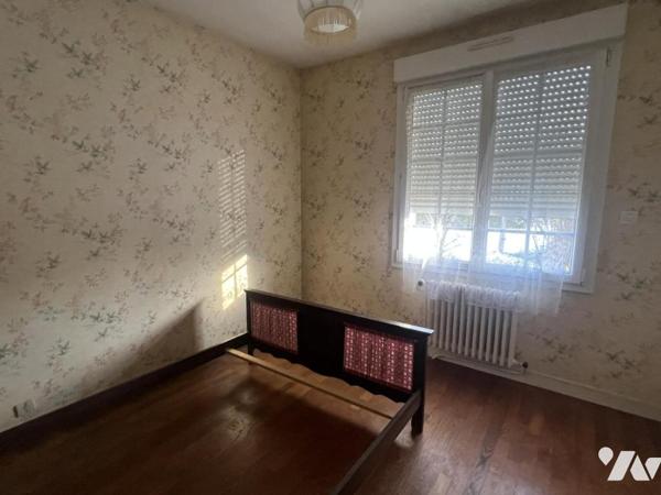 Maison traditionnelle, 4 ch, sous-sol, terrain à LA FERTE MACE