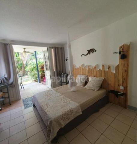 A VENDRE BEAU STUDIO AVEC TERRASSE- RESIDENCE PRIVEE -STE ANNE