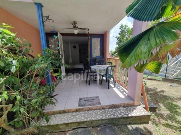 A VENDRE BEAU STUDIO AVEC TERRASSE- RESIDENCE PRIVEE -STE ANNE