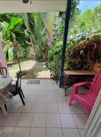 A VENDRE BEAU STUDIO AVEC TERRASSE- RESIDENCE PRIVEE -STE ANNE