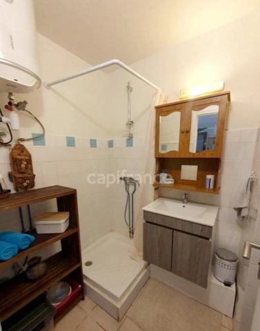 A VENDRE BEAU STUDIO AVEC TERRASSE- RESIDENCE PRIVEE -STE ANNE