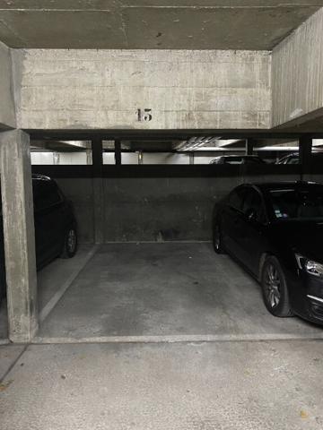 LOCATION PARKING