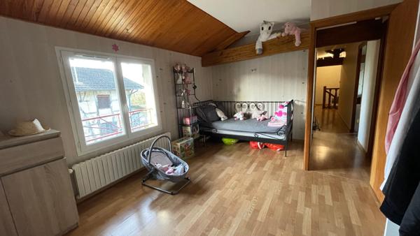 Maison de 135m² et dépendances sur un terrain clos de 1368m²