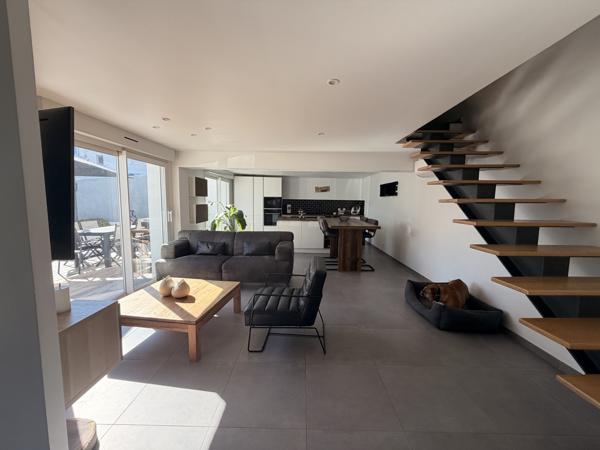Maison
                                                                                                                                                                                                                                                                                                                        4 pièce(s)                                                                                                                                                                                                          3 chambre(s)                                                                                                                                                                                                          114  m²