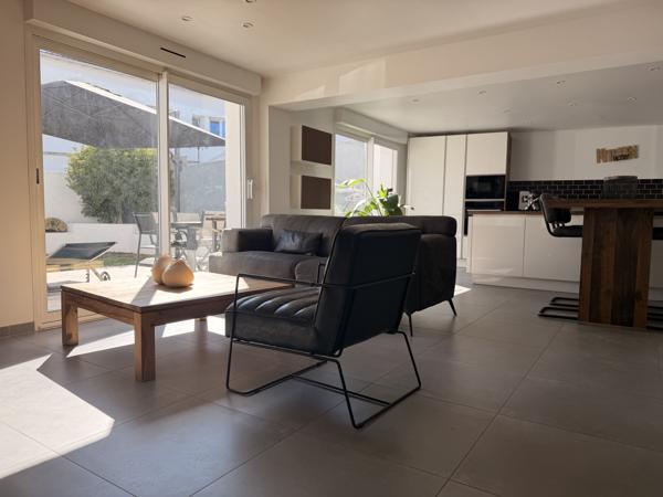 Maison
                                                                                                                                                                                                                                                                                                                        4 pièce(s)                                                                                                                                                                                                          3 chambre(s)                                                                                                                                                                                                          114  m²