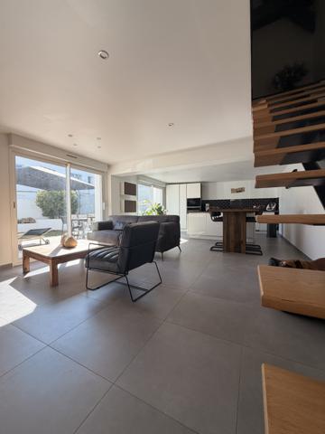 Maison
                                                                                                                                                                                                                                                                                                                        4 pièce(s)                                                                                                                                                                                                          3 chambre(s)                                                                                                                                                                                                          114  m²