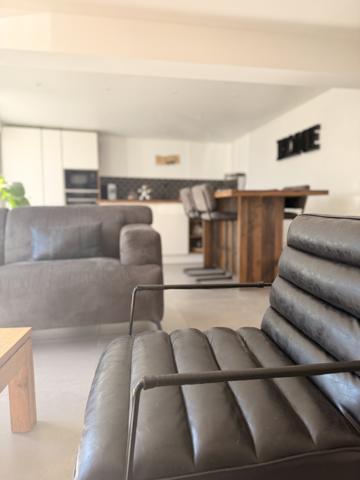 Maison
                                                                                                                                                                                                                                                                                                                        4 pièce(s)                                                                                                                                                                                                          3 chambre(s)                                                                                                                                                                                                          114  m²