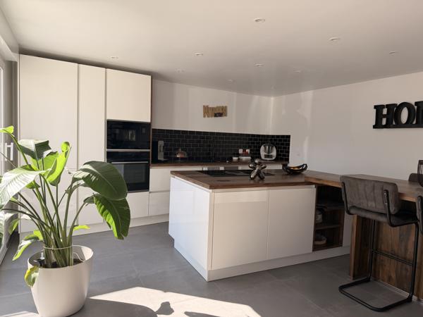 Maison
                                                                                                                                                                                                                                                                                                                        4 pièce(s)                                                                                                                                                                                                          3 chambre(s)                                                                                                                                                                                                          114  m²