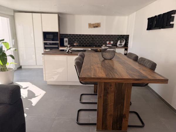 Maison
                                                                                                                                                                                                                                                                                                                        4 pièce(s)                                                                                                                                                                                                          3 chambre(s)                                                                                                                                                                                                          114  m²