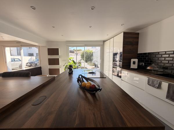 Maison
                                                                                                                                                                                                                                                                                                                        4 pièce(s)                                                                                                                                                                                                          3 chambre(s)                                                                                                                                                                                                          114  m²