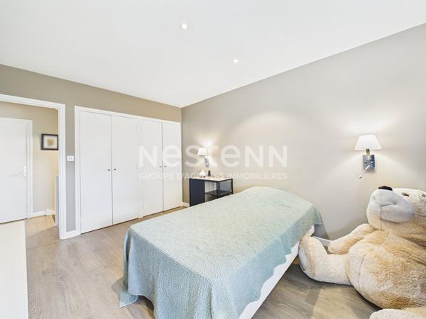 A Naucelles, sur un terrain de 5200 m², à Vendre Maison de type 6 d'une surface de 200 m² avec garage et piscine.