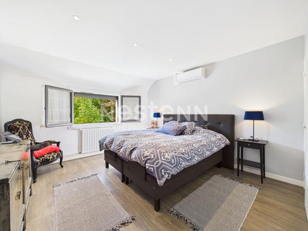 A Naucelles, sur un terrain de 5200 m², à Vendre Maison de type 6 d'une surface de 200 m² avec garage et piscine.