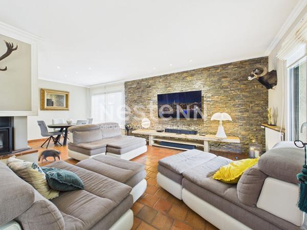 A Naucelles, sur un terrain de 5200 m², à Vendre Maison de type 6 d'une surface de 200 m² avec garage et piscine.