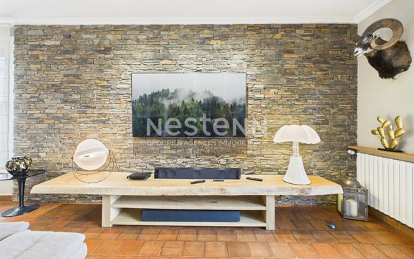 A Naucelles, sur un terrain de 5200 m², à Vendre Maison de type 6 d'une surface de 200 m² avec garage et piscine.