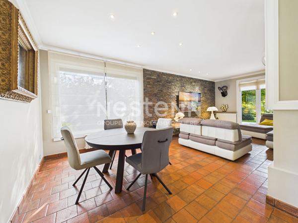 A Naucelles, sur un terrain de 5200 m², à Vendre Maison de type 6 d'une surface de 200 m² avec garage et piscine.