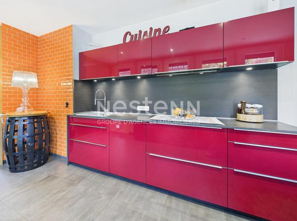 A Naucelles, sur un terrain de 5200 m², à Vendre Maison de type 6 d'une surface de 200 m² avec garage et piscine.