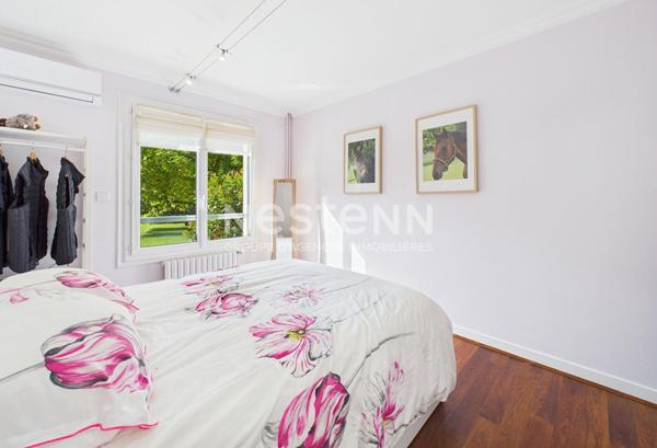 A Naucelles, sur un terrain de 5200 m², à Vendre Maison de type 6 d'une surface de 200 m² avec garage et piscine.