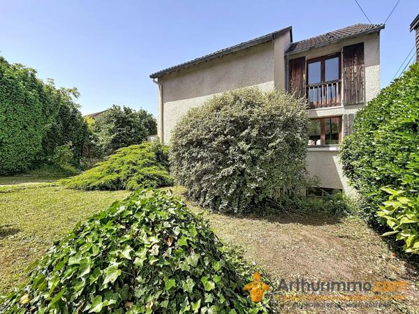 Vente                                                      Maison
                        
                     8 pièces                      160 m2                     à Nanterre